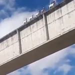 BODES CRUZAM TRECHO DO CANAL DO SERTÃO A CERCA DE 40 METROS DE ALTURA