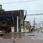 VENTANIA DERRUBA TETO DE POSTO DE COMBUSTÍVEIS