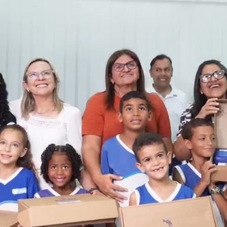 PREFEITA ZIANE COSTA CONSOLIDA AVANÇO NA EDUCAÇÃO COM ENTREGA DE FROTA E NOVOS EQUIPAMENTOS PARA A EDUCAÇÃO