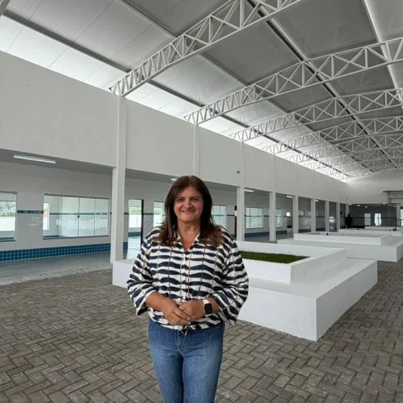 PREFEITA ZIANE COSTA DIVULGA EVOLUÇÃO DAS OBRAS NA ESCOLA MANOEL MENEZES E DESTACA O “ANTES E DEPOIS” DA UNIDADE