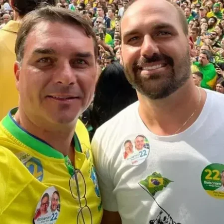QG DE FLÁVIO TEME DESGATE E TENTA SE DESCOLAR DE AÇÃO DE EDUARDO NOS EUA