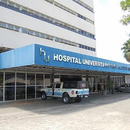 BOMBEIROS SÃO ACIONADOS PARA RESGATAR TRABALHADOR PENDURADO EM RAPEL