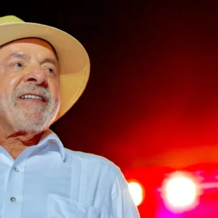 LULA APOSTA EM POLÍTICOS E ARTISTAS ESTRANGEIROS PARA ENGAJAR CAMPANHA