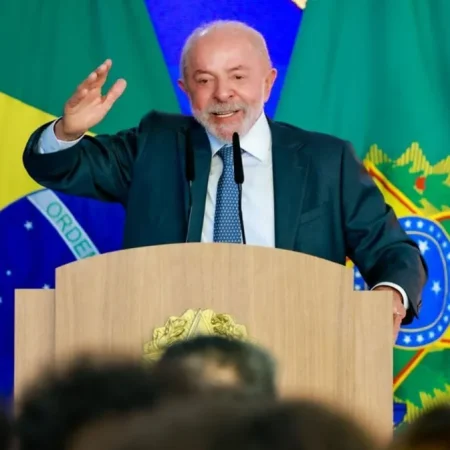 LULA DIZ QUE ENTREGARÁ AUTORIZAÇÃO PARA JUSTIÇA QUEBRAR SEU SIGILO NA TERÇA