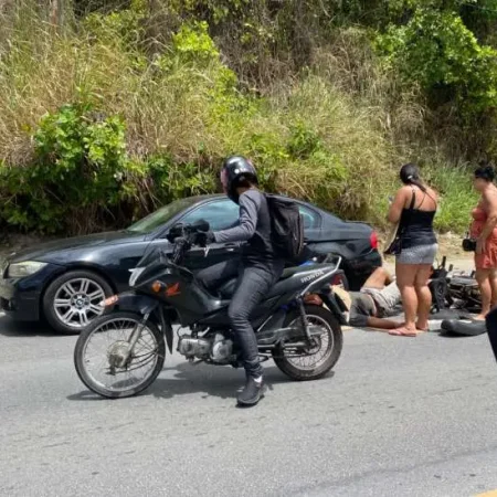 COLISÃO ENTRE CARRO E MOTO MOBILIZA CORPO DE BOMBEIROS