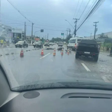 TRAGÉDIA NA VIA EXPRESSA: MOTOCICLISTA MORRE APÓS SER ATROPELADO POR CAMINHÃO