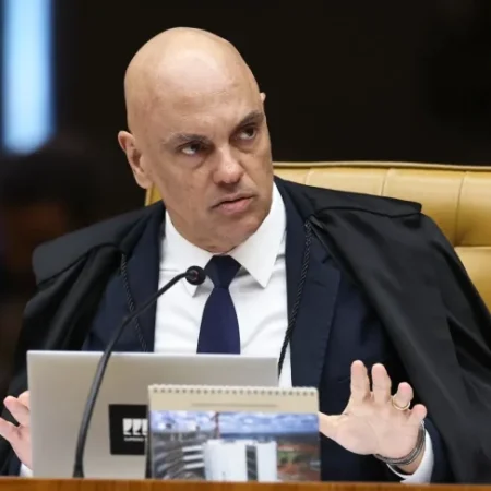 ENCONTRO ENTRE MORAES E CÚPULA DA PF AMPLIA TENSÃO DENTRO DO STF