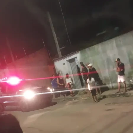 APÓS BRIGA EM RACHA, ADOLESCENTE É VÍTIMA DE ATENTADO A TIROS