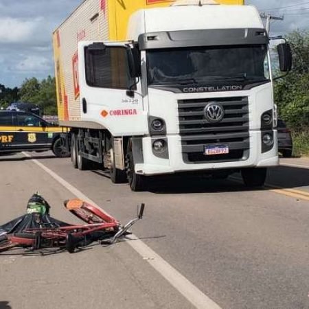 CICLISTA DE 77 ANOS MORRE APÓS SER ATINGIDO POR CAMINHÃO NA BR-316