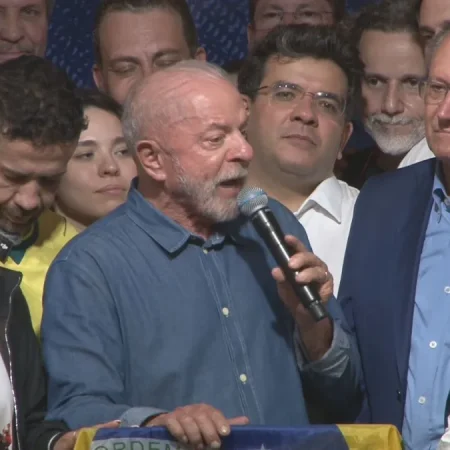 CORINTHIANS PARECE O BOLSONARO, SÓ PERDE, DIZ LULA