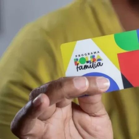 GOVERNO NEGA INFLUÊNCIA ELEITORAL NA DECISÃO DE REAJUSTAR BOLSA FAMÍLIA; AUMENTO NÃO ESTAVA PREVISTO NO ORÇAMENTO DE 2027
