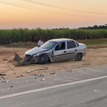 CAPOTAMENTO DE VEÍCULO DEIXA FERIDOS NO MUNICÍPIO