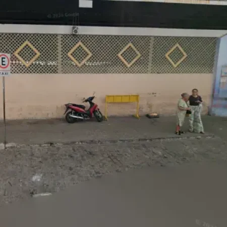 VÍTIMA É AGREDIDA COM GOLPES NA CABEÇA PRÓXIMO A MERCADO PÚBLICO