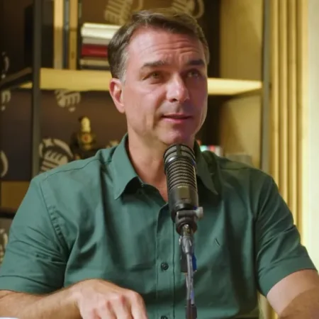INFLUENCERS” CATÓLICOS ENTRAM EM CAMPO NAS REDES POR FLÁVIO BOLSONARO