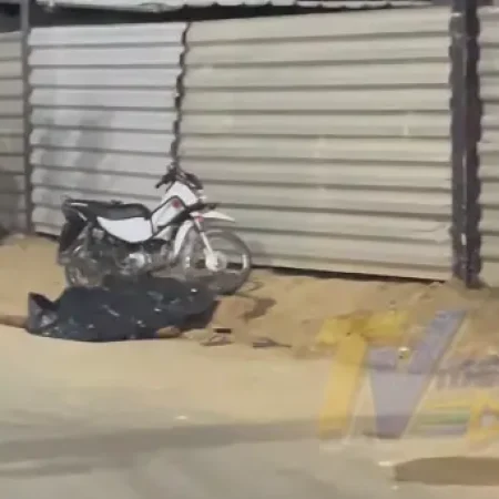 JOVEM DE 20 ANOS MORRE APÓS BATER MOTOCICLETA EM POSTE