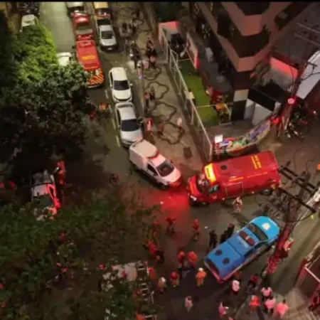 EXPLOSÃO EM PRÉDIO EM COPACABANA DEIXA QUATRO PESSOAS FERIDAS