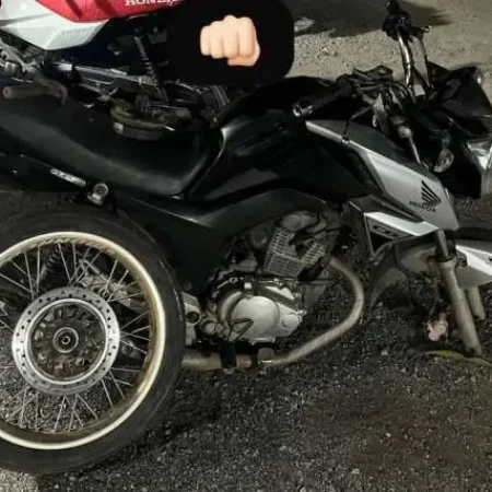 MOTO ROUBADA É ENCONTRADA DESMANCHADA EM QUINTAL DE RESIDÊNCIA