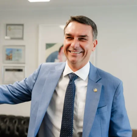 FLÁVIO DIZ QUE USARÁ MAIORIA NO CONGRESSO PARA “MUDAR CONSTITUIÇÃO”