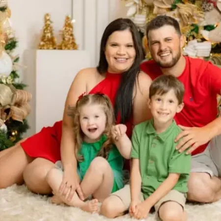 PAI, MÃE E FILHOS DE 2 E 6 ANOS MORREM APÓS CARRO DERRAPAR E SER ATINGIDO POR CAMINHÃO