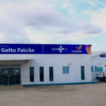 EX-COMPANHEIRO TENTA MATAR MULHER COM FACA, FERE VÍTIMA NO BRAÇO E ACABA PRESO