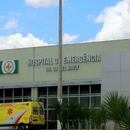 COLISÃO ENTRE CARROS DEIXA FERIDO AO SAIR DE OFICINA