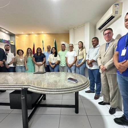 ZIANE COSTA REÚNE CONCESSIONÁRIAS E AGÊNCIA REGULADORA PARA COBRAR MELHORIAS NO ABASTECIMENTO DE ÁGUA EM DELMIRO GOUVEIA