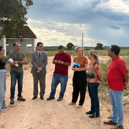 COMISSÃO DA UNCISAL E SEDUC APROVA TERRENO PARA MEDICINA; PREFEITA ZIANE COSTA ENCAMINHA DOAÇÃO DA ÁREA