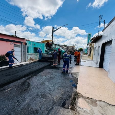 PREFEITA ZIANE COSTA DESTACA INÍCIO DA PAVIMENTAÇÃO ASFÁLTICA NO BAIRRO PEDRA VELHA ATRAVÉS DO PROGRAMA PRÓ-ESTRADA