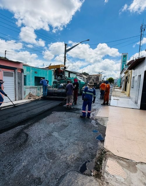 PREFEITA ZIANE COSTA DESTACA INÍCIO DA PAVIMENTAÇÃO ASFÁLTICA NO BAIRRO PEDRA VELHA ATRAVÉS DO PROGRAMA PRÓ-ESTRADA