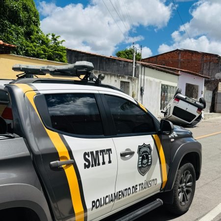 SMTT ATUA EM OCORRÊNCIA DE CAPOTAMENTO E REFORÇA ALERTA SOBRE CONDUÇÃO RESPONSÁVEL