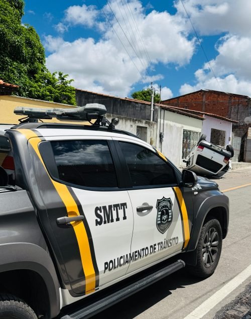 SMTT ATUA EM OCORRÊNCIA DE CAPOTAMENTO E REFORÇA ALERTA SOBRE CONDUÇÃO RESPONSÁVEL