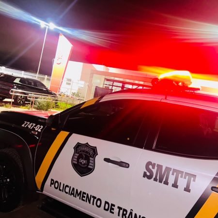 TESTE DO BAFÔMETRO APONTA CRIME DE TRÂNSITO E CONDUTOR É PRESO APÓS AÇÃO DA SMTT
