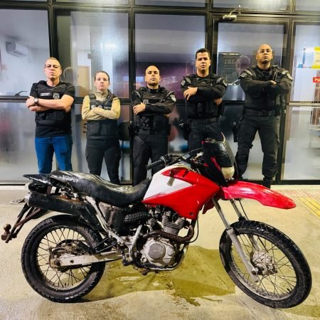 MOTO COM REGISTRO DE ROUBO/FURTO É RECUPERADA PELO PELOPES COM APOIO DA SMTT EM DELMIRO GOUVEIA