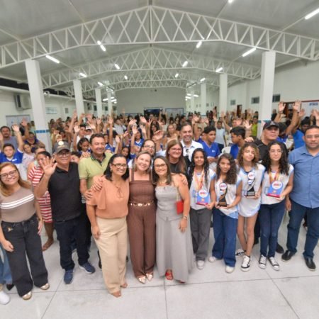 ALUNOS E COMUNIDADE DA ESCOLA AFRÂNIO SALGADO LAGES VIVEM DIA HISTÓRICO COM INAUGURAÇÃO DE NOVA SEDE