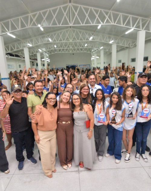 ALUNOS E COMUNIDADE DA ESCOLA AFRÂNIO SALGADO LAGES VIVEM DIA HISTÓRICO COM INAUGURAÇÃO DE NOVA SEDE