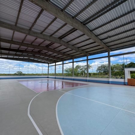 OBRAS DAS QUADRAS POLIESPORTIVAS EM CARAÍBAS DO LINO E ALTO BONITO ENTRAM EM FASE DE ACABAMENTO