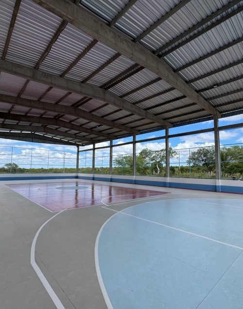 OBRAS DAS QUADRAS POLIESPORTIVAS EM CARAÍBAS DO LINO E ALTO BONITO ENTRAM EM FASE DE ACABAMENTO