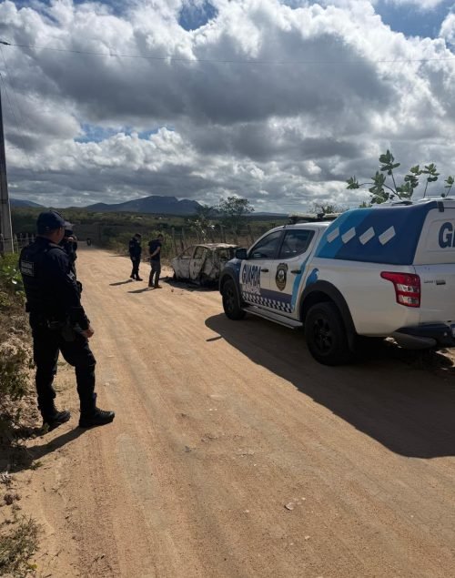 VEÍCULO FURTADO DURANTE A MADRUGADA É LOCALIZADO PELA GUARDA MUNICIPAL E ESTAVA TOTALMENTE CARBONIZADO