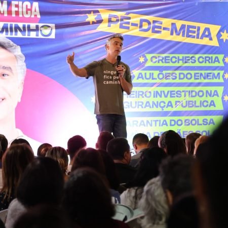 RAFAEL BRITO INAUGURA COMITÊ OUVINDO SERVIDORES DA EDUCAÇÃO