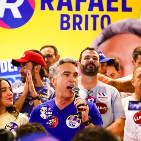 RAFAEL BRITO DESTACA FORÇA DO CARTÃO ESCOLA 10 E DO PÉ-DE-MEIA PARA GERAR RENDA E MOVIMENTAR A ECONOMIA