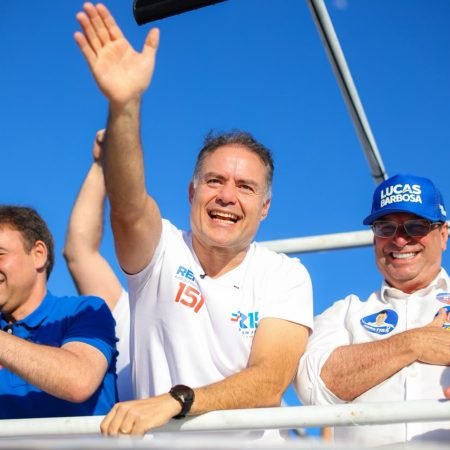 RENAN FILHO ABRE CAMPANHA EM ARAPIRACA: “É HORA DE UM NOVO SALTO PARA O FUTURO”