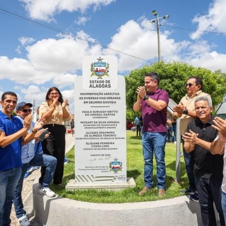 PREFEITA ZIANE COSTA E PAULO DANTAS ENTREGAM 30 KM DE ASFALTO E TRANSFORMAM MAIS DE 100 RUAS EM DELMIRO GOUVEIA