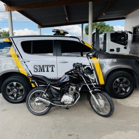 SMTT DE DELMIRO GOUVEIA APREENDE MOTOCICLETA COM ESCAPAMENTO IRREGULAR APÓS DENÚNCIA SOBRE RUÍDO EXCESSIVO EM ÁREA ESCOLAR
