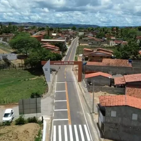 JOVEM DE 21 ANOS AMEAÇA INCENDIAR RESIDÊNCIA COM A PRÓPRIA FAMÍLIA DENTRO