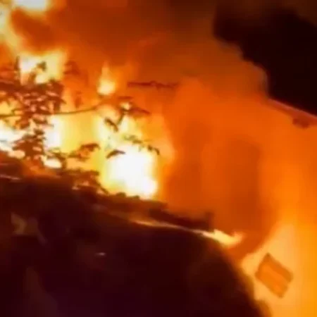 INCÊNDIO ATINGE BORRACHARIA PERTO DA ENTRADA