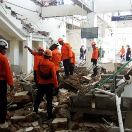 TERREMOTO DE MAGNITUDE 7,7 DEIXA AO MENOS 38 MORTOS NA INDONÉSIA