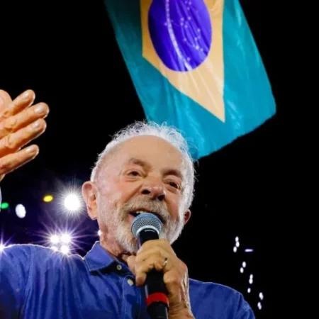 LULA PASSA SÁBADO EM BRASÍLIA SE PREPARANDO PARA PRIMEIRO DEBATE COM FLÁVIO