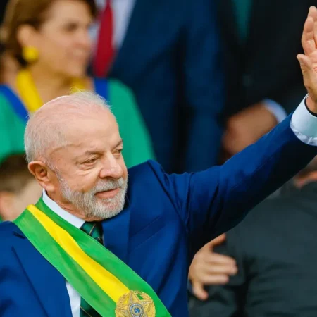LULA MINIMIZA PESQUISAS E DIZ QUE NÃO VÊ COMO NÃO GANHAR ELEIÇÕES