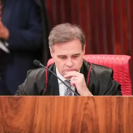 TESOURAÇO DE FLÁVIO’: MENDONÇA PARALISA JULGAMENTO APÓS TSE FORMAR MAIORIA PARA DERRUBAR SUA DECISÃO CONTRA VÍDEO DE LULA