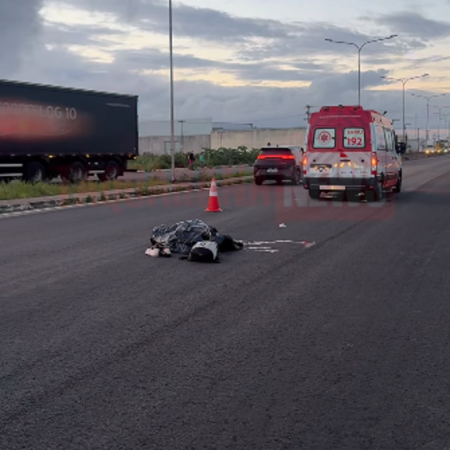 MOTOCICLISTA MORRE APÓS BATER CONTRA CARRO PARADO NA AL 110